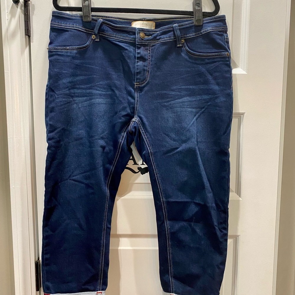 Angel Kiss Jean Capris Size 18